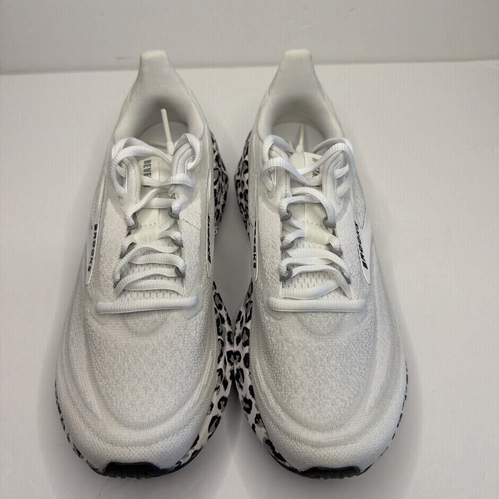 Brooks Women’s size 7.5 Revel 9 Sneaker White Leopard Sole 120489 1B 132 New Box - Picture 5 of 12